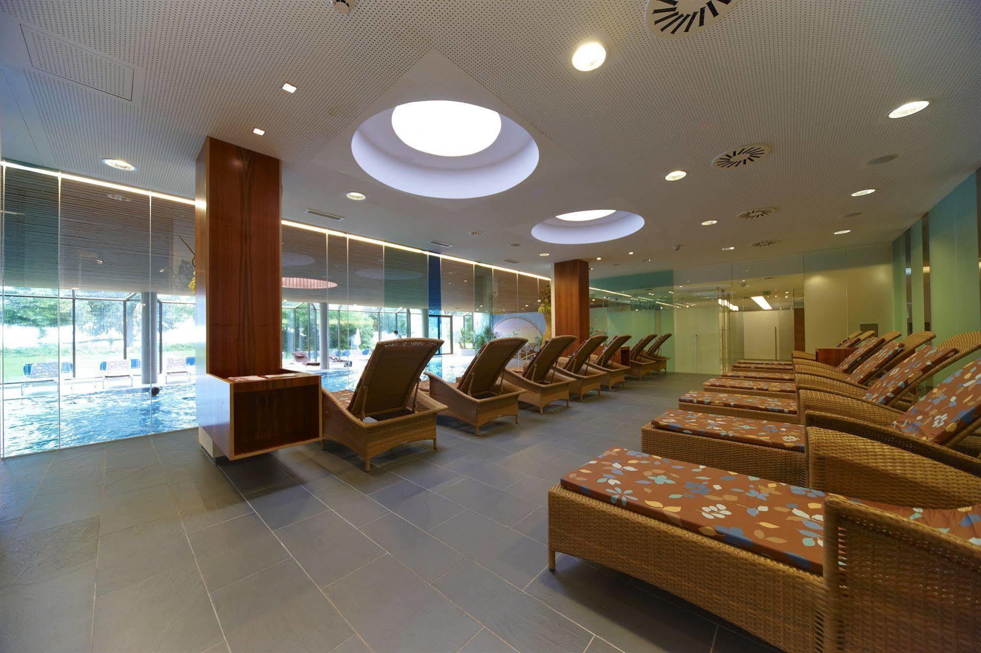 Parkhotel Poertschach - Hotelresort Mit Insellage Am Woerthersee